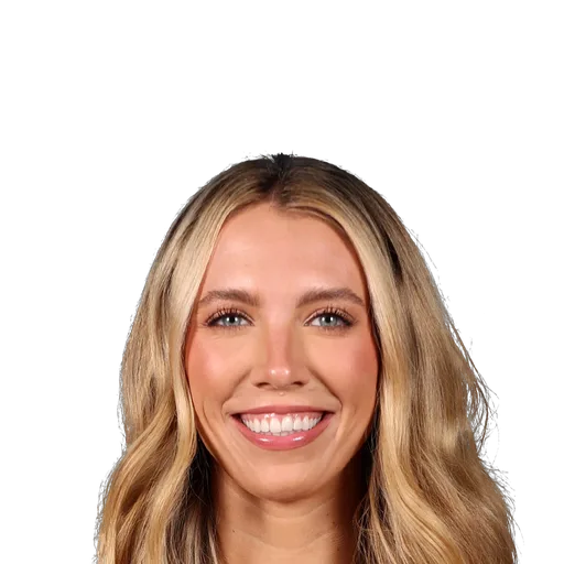 Lexie Hull portrait